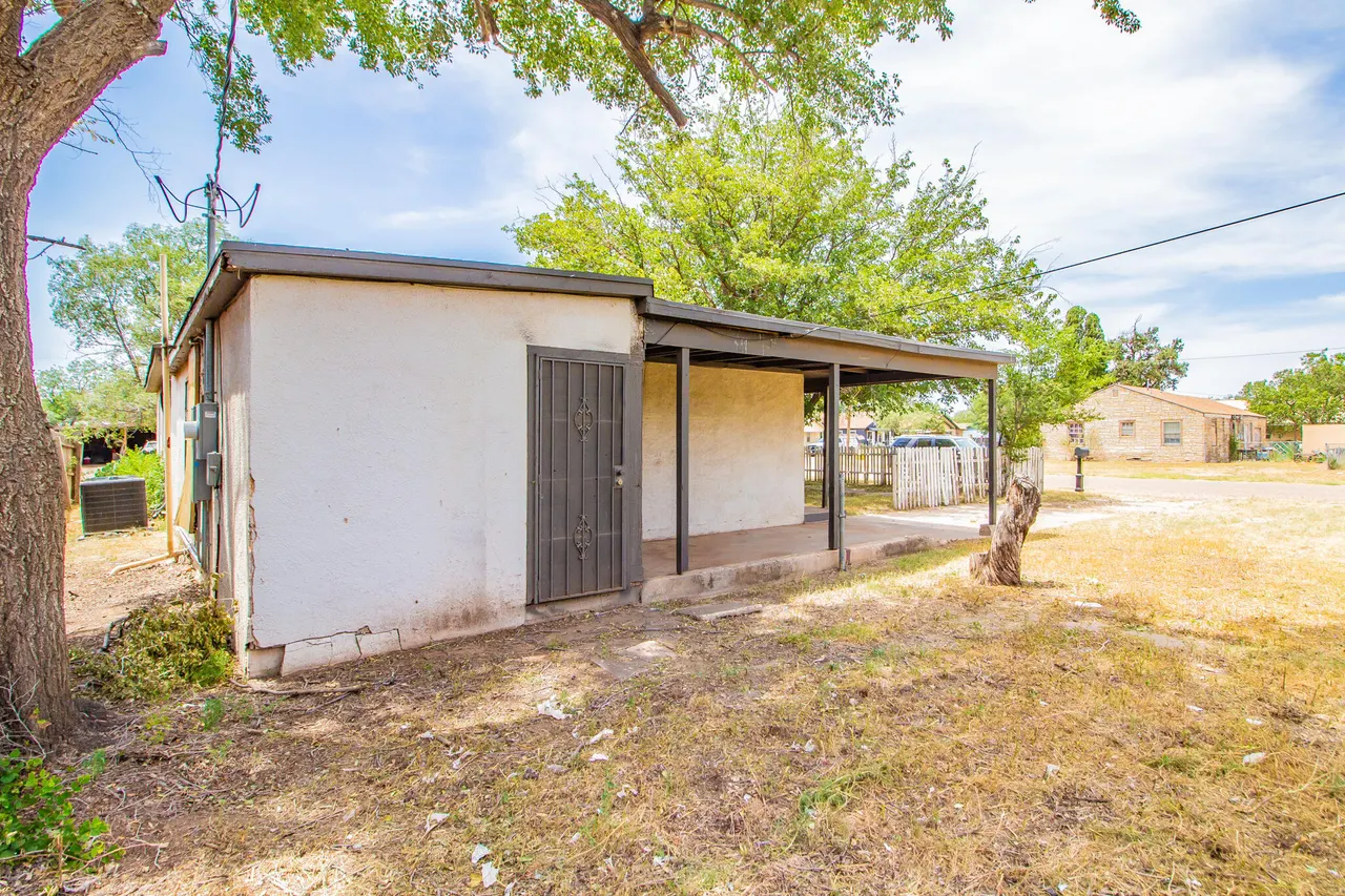 Photo 6 — 305 E Lubbock Street, Slaton, TX 79364