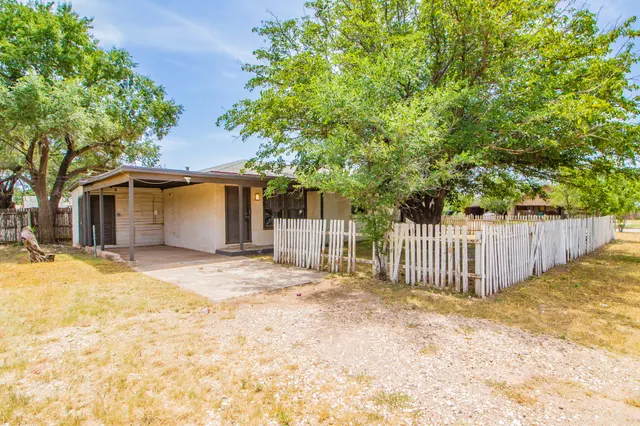 Photo 7 — 305 E Lubbock Street, Slaton, TX 79364