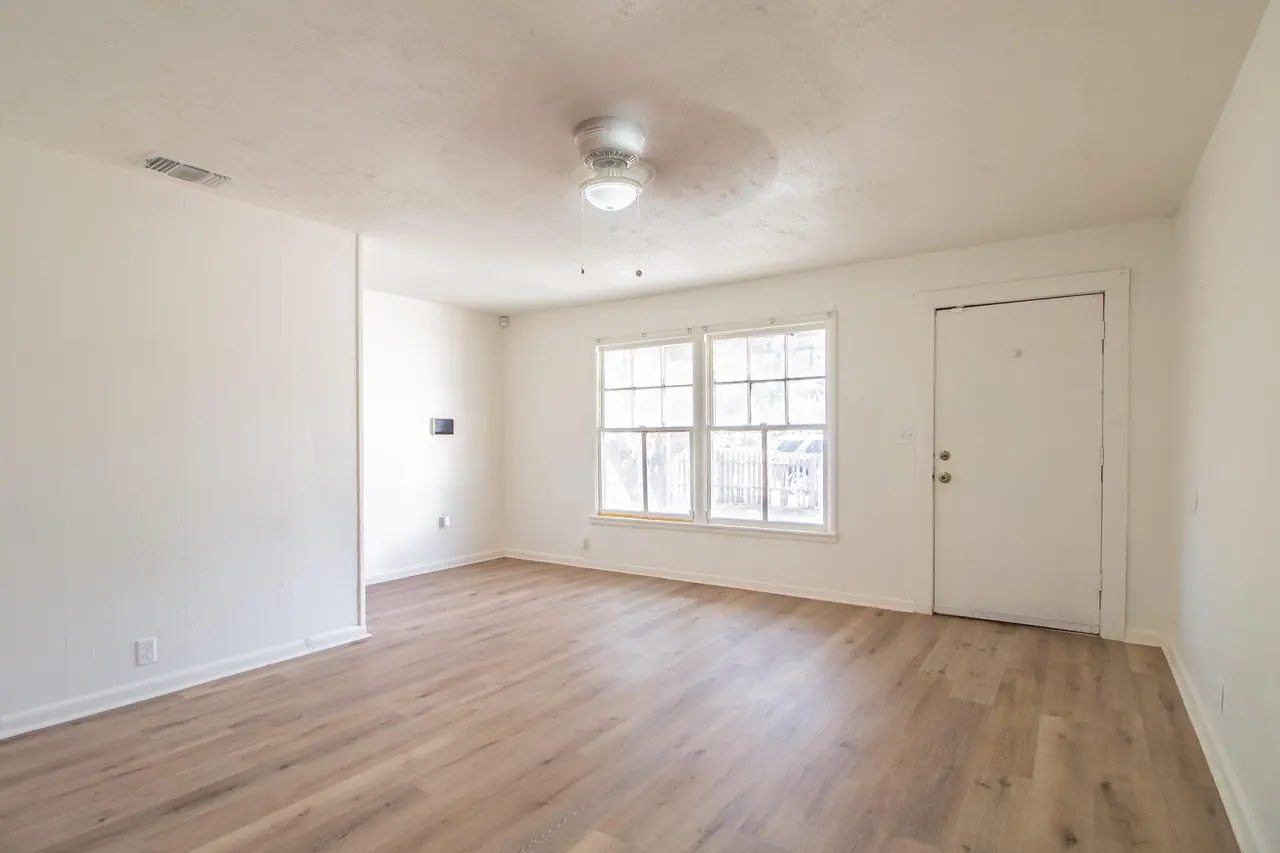 Photo 10 — 305 E Lubbock Street, Slaton, TX 79364