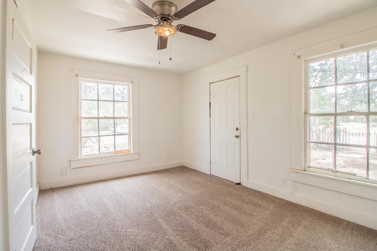 Photo 11 — 305 E Lubbock Street, Slaton, TX 79364