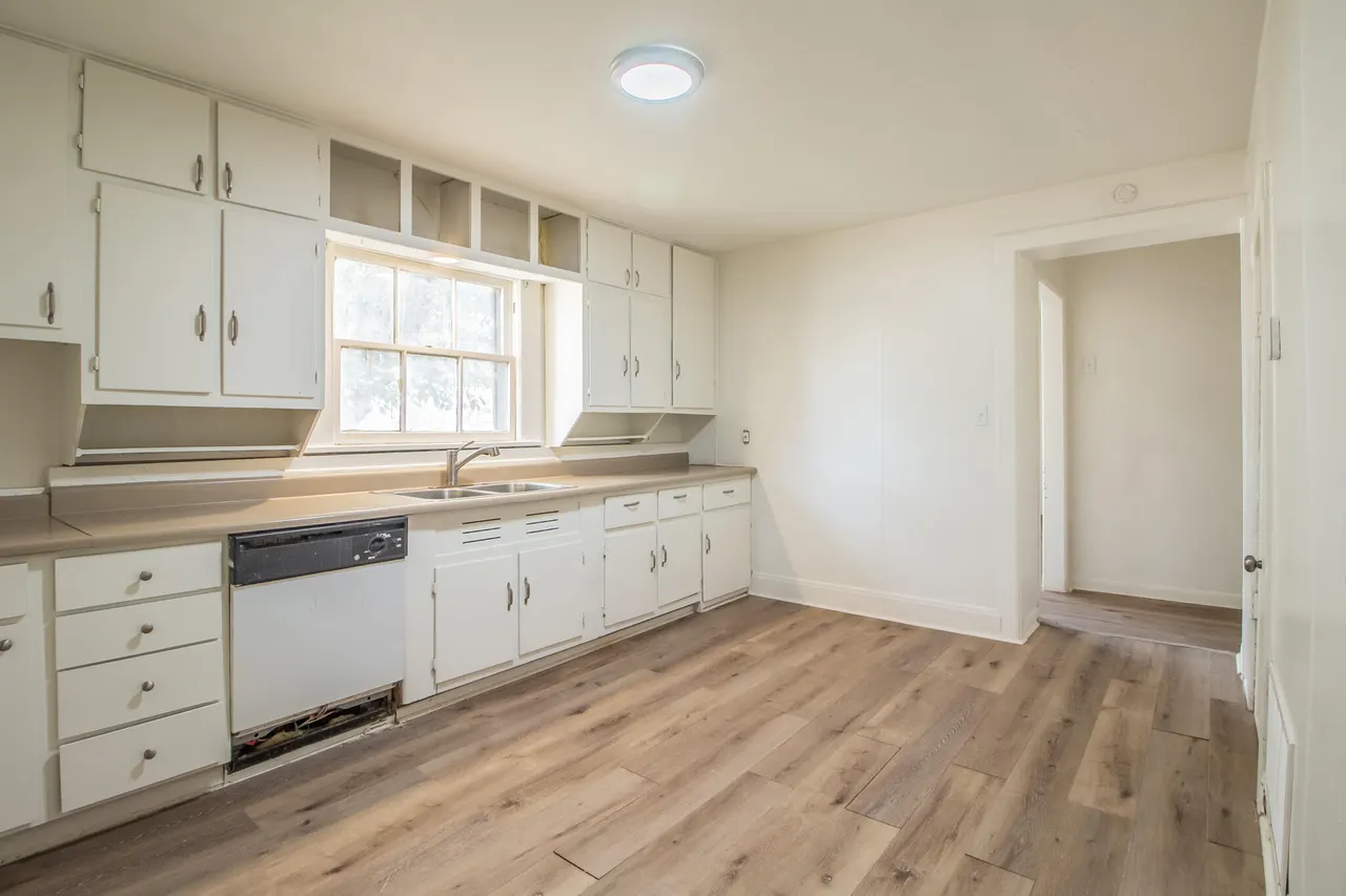Photo 12 — 305 E Lubbock Street, Slaton, TX 79364