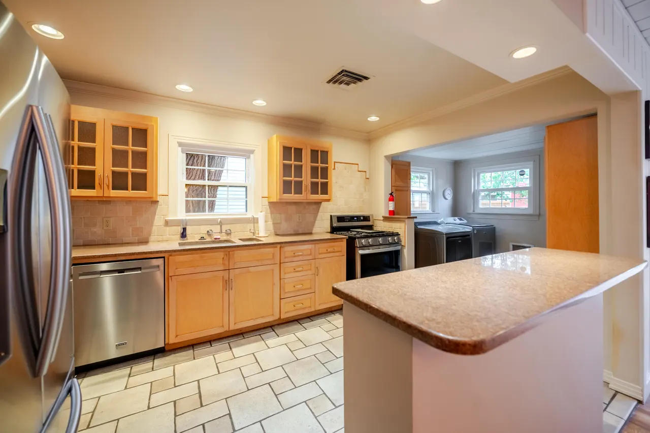 Photo 9 — 2810 21st Street, Lubbock, TX 79410