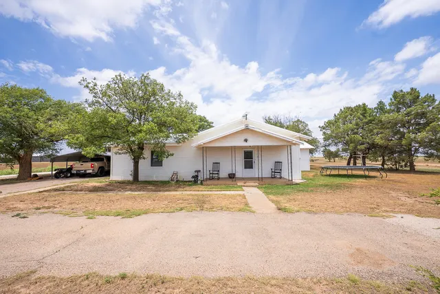 Photo 3 — 8503 E County Rd 5500, Idalou, TX 79329