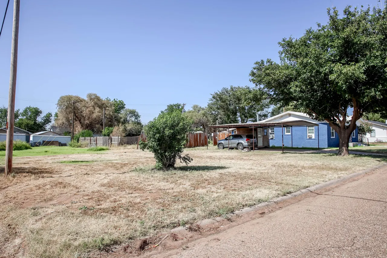 Photo 3 — 1621 N 4th Street, Tahoka, TX 79373