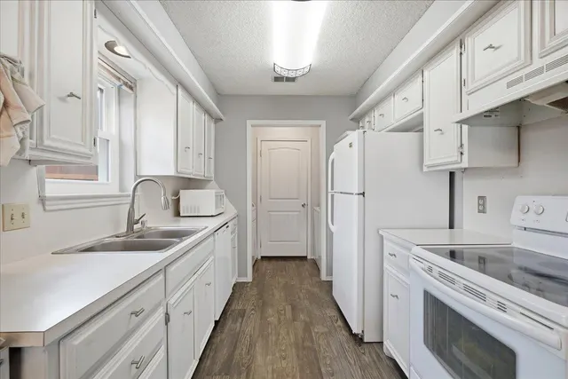 Photo 7 — 1104 Genoa Avenue, Lubbock, TX 79416