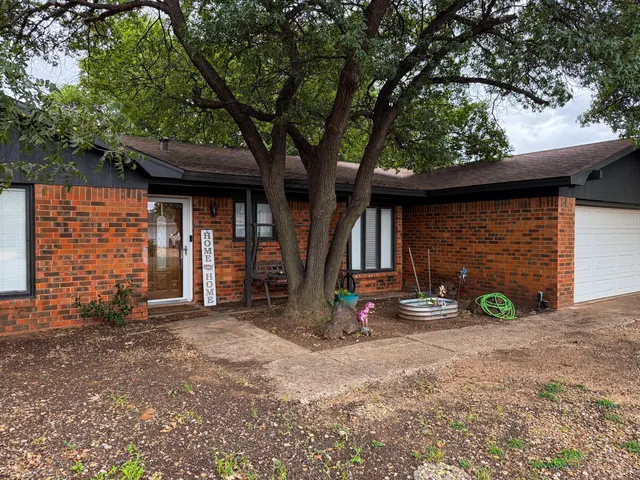 Photo 3 — 2625 76th Street, Lubbock, TX 79423