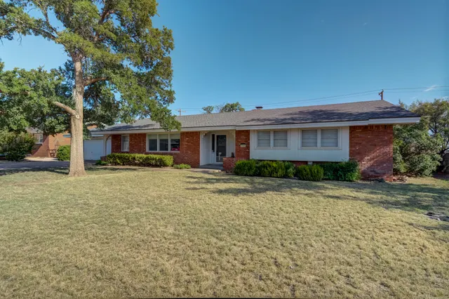 Front exterior — 1440 W Crosby Street, Slaton, TX 79364