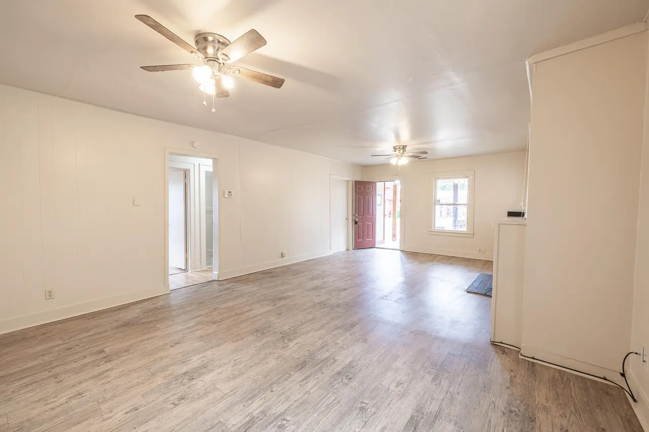 Photo 6 — 2010 15th Street, Lubbock, TX 79401