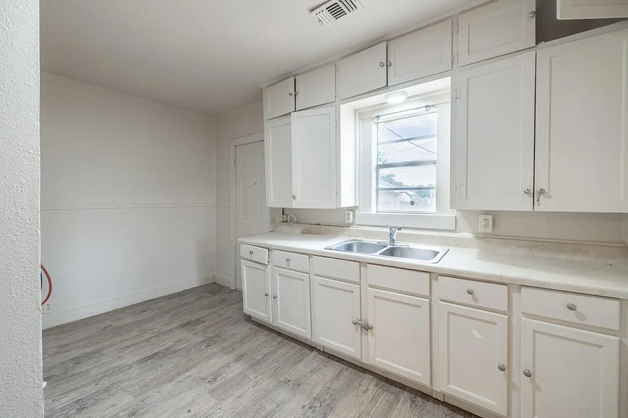 Photo 19 — 2010 15th Street, Lubbock, TX 79401
