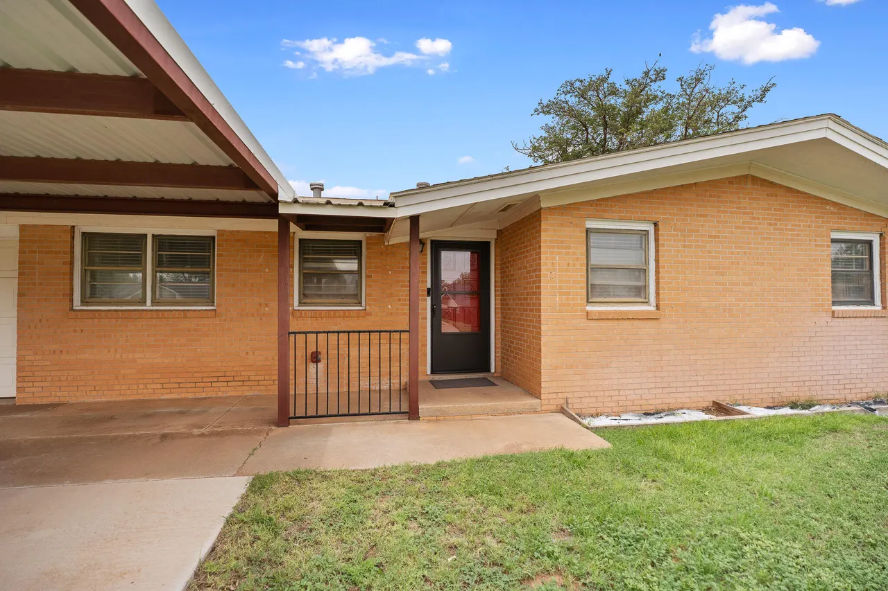 Photo 2 — 313 E 18th Street, Littlefield, TX 79339