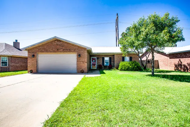Front exterior — 905 11th Street, Wolfforth, TX 79382