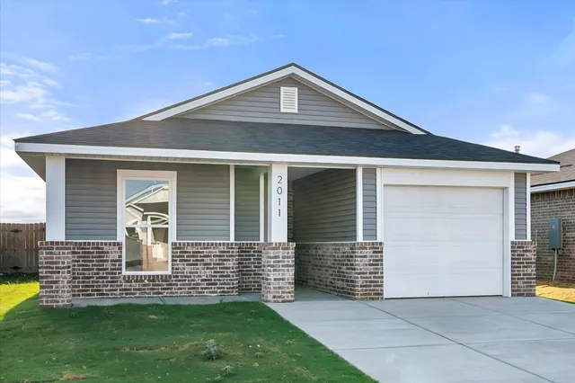 Front exterior — 2011 Yellowhouse Avenue, Wolfforth, TX 79382