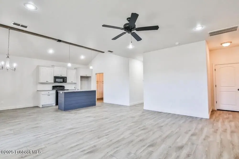 Photo 3 — 1602 102nd Street, Lubbock, TX 79423