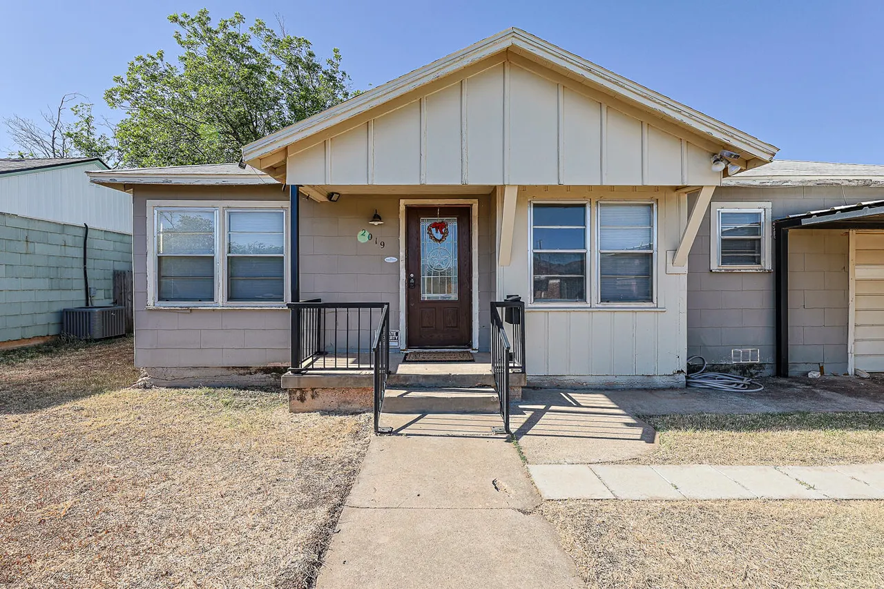 Photo 3 — 2019 58th Street, Lubbock, TX 79412