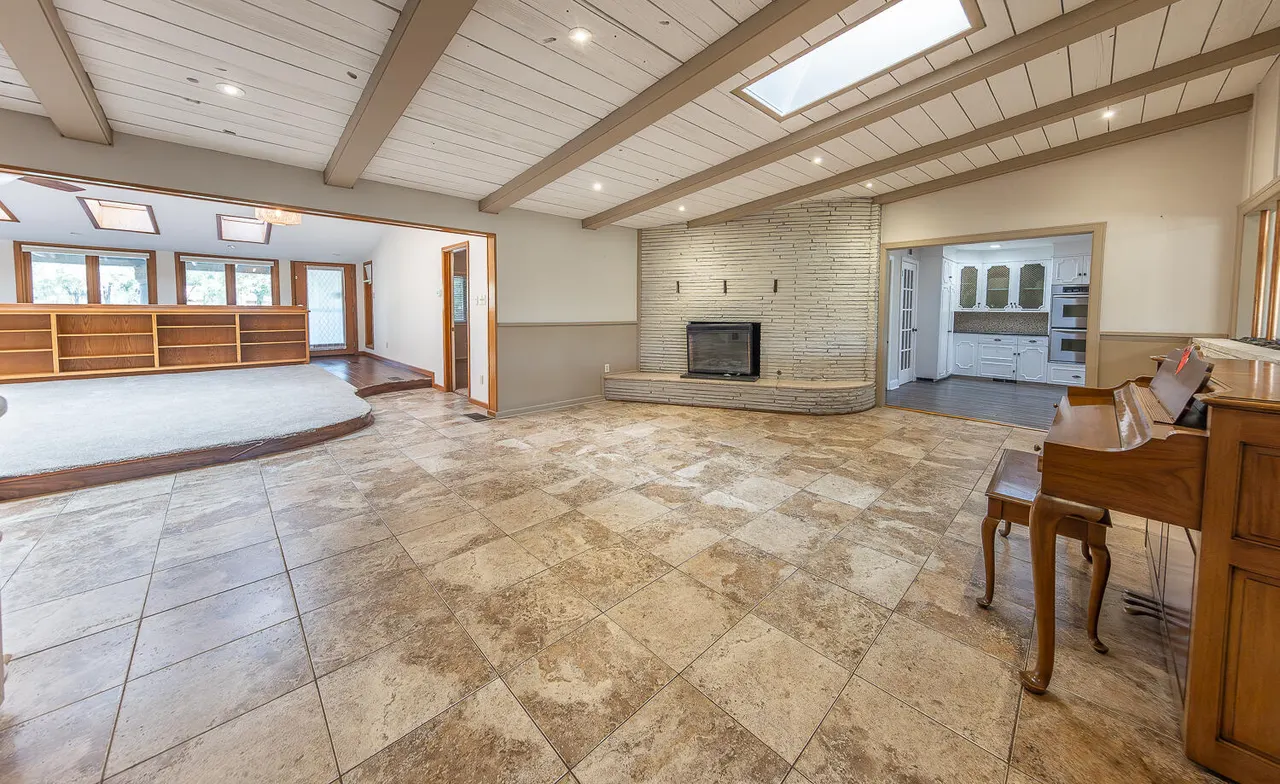 Photo 5 — 4908 19th Street, Lubbock, TX 79407