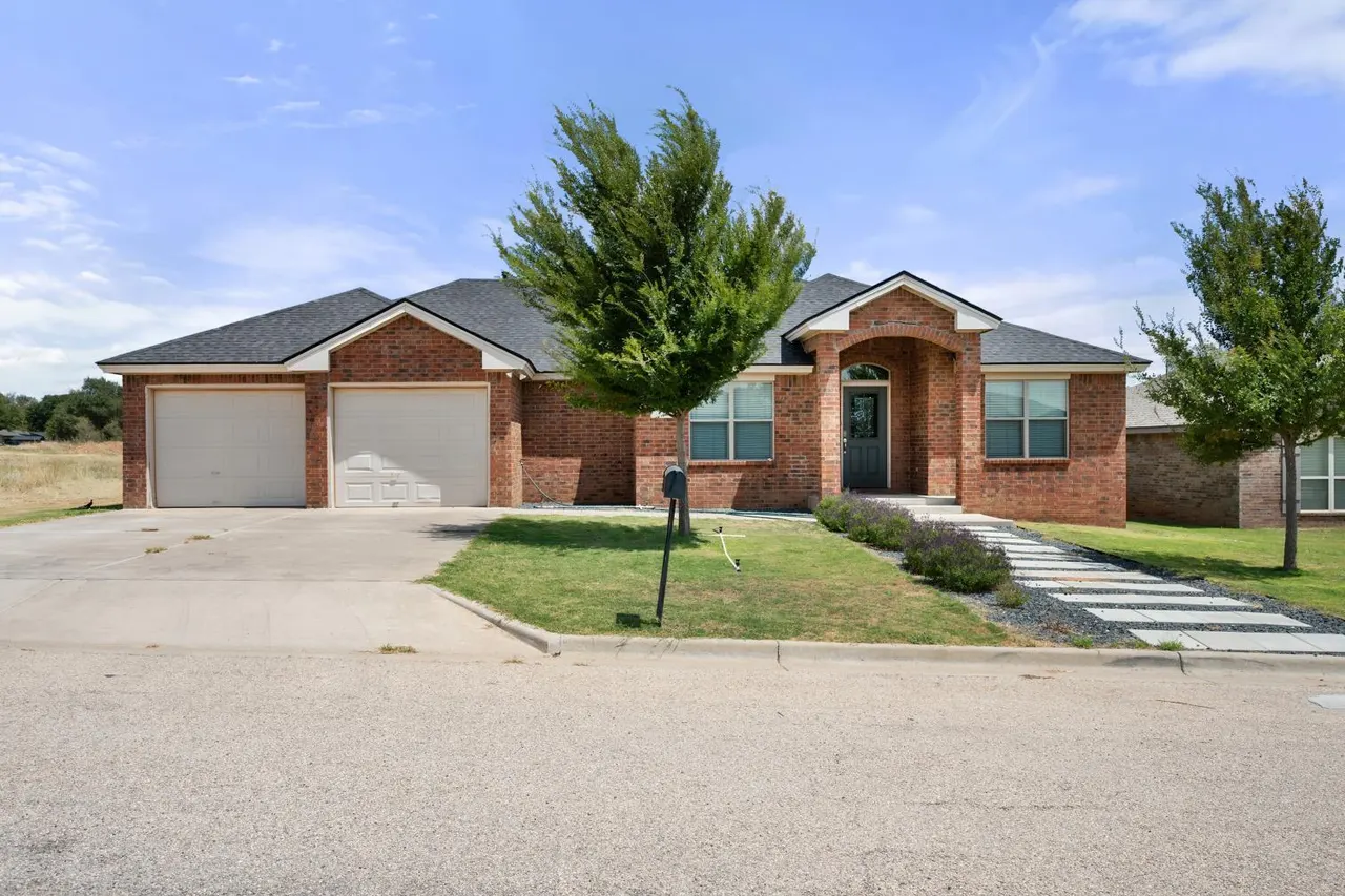 Front exterior — 1102 Buffalo Court, Abernathy, TX 79311