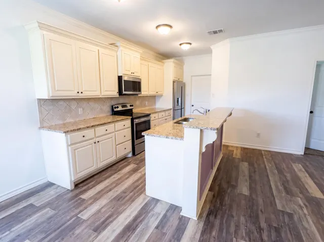 Photo 2 — 8809 10th Street, Lubbock, TX 79416