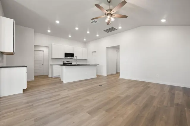 Photo 7 — 7215 14th Street, Lubbock, TX 79416
