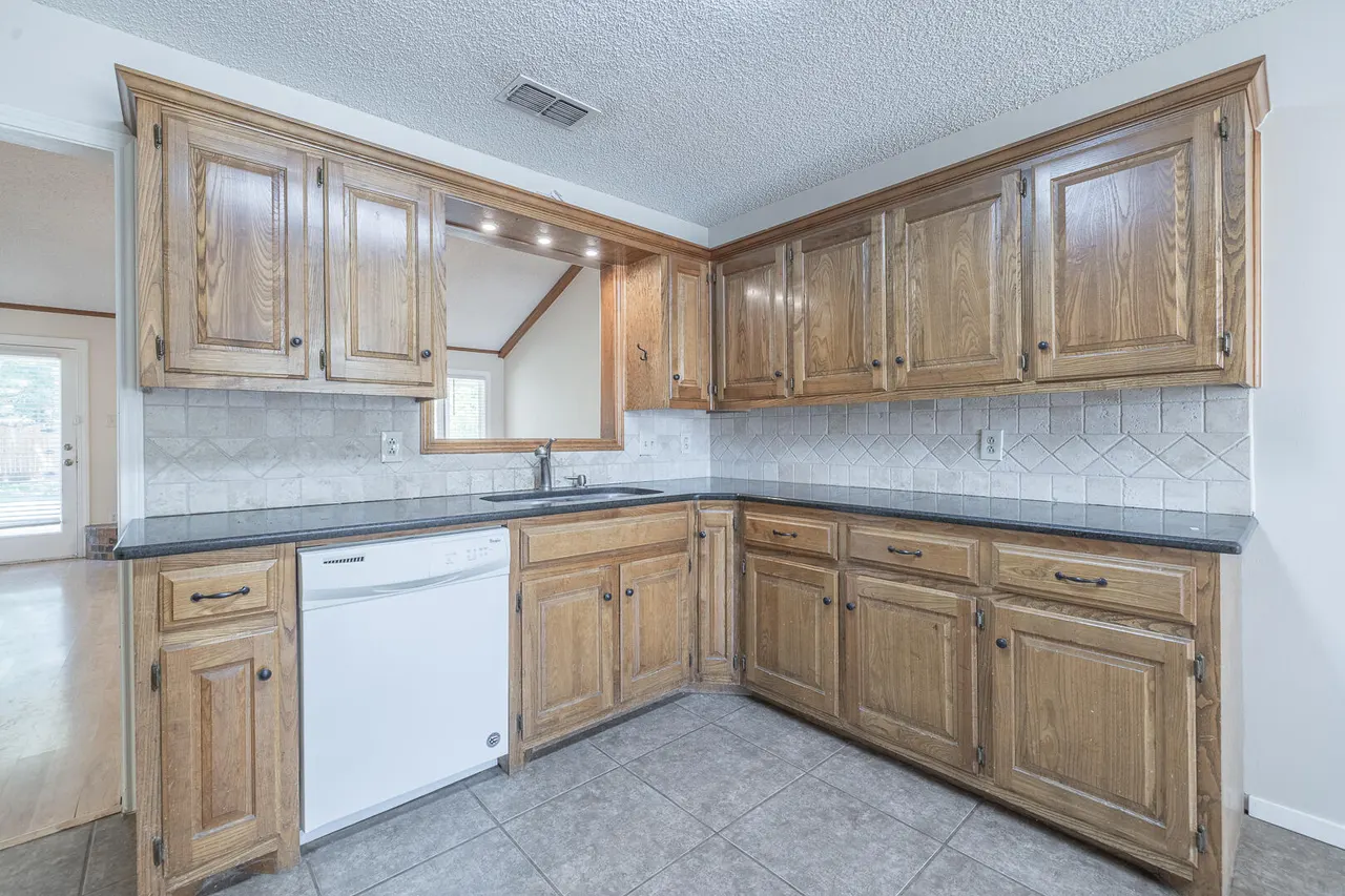 Photo 12 — 4812 60th Street, Lubbock, TX 79414