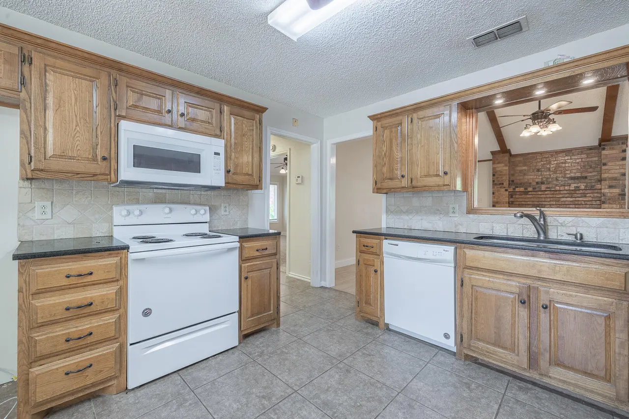 Photo 14 — 4812 60th Street, Lubbock, TX 79414