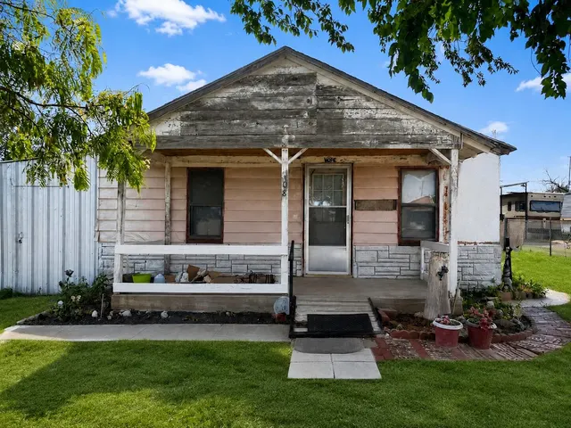 Front exterior — 108 Avenue L, Levelland, TX 79336