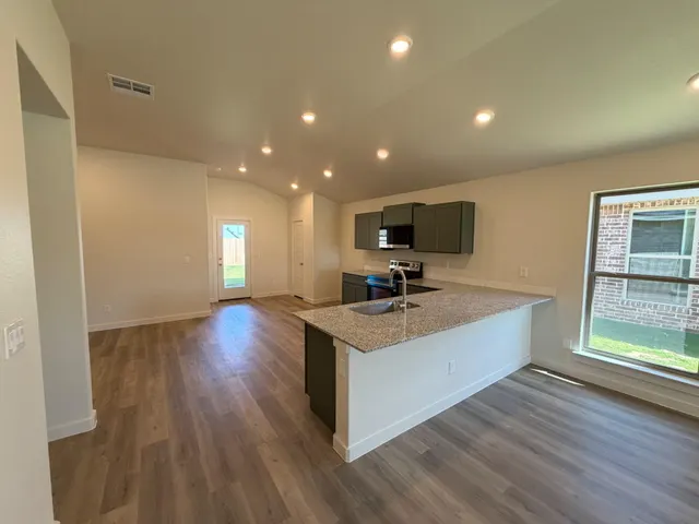 Photo 4 — 2407 Helena Avenue, Lubbock, TX 79407