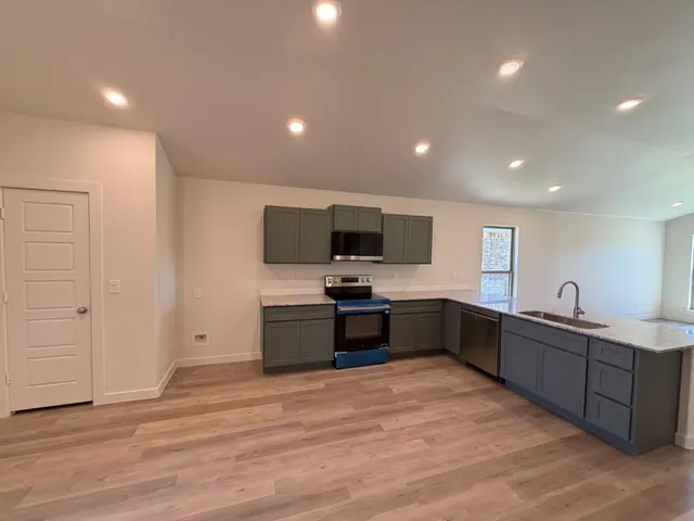 Photo 6 — 2407 Helena Avenue, Lubbock, TX 79407