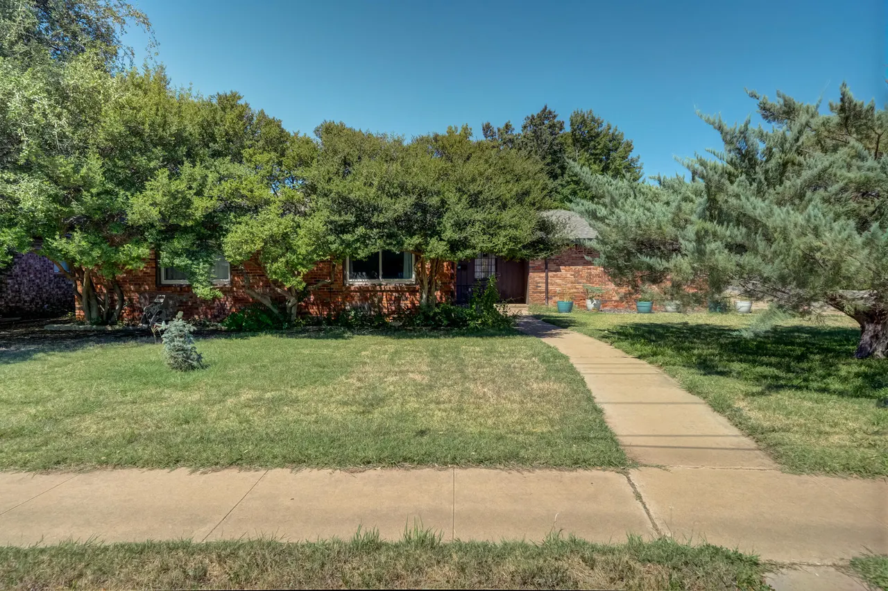 Front exterior — 6902 Elgin Avenue, Lubbock, TX 79413