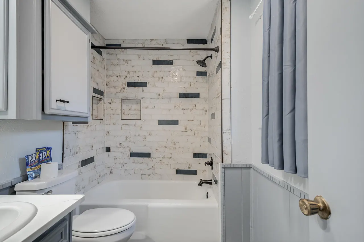 Photo 7 — 6902 Elgin Avenue, Lubbock, TX 79413