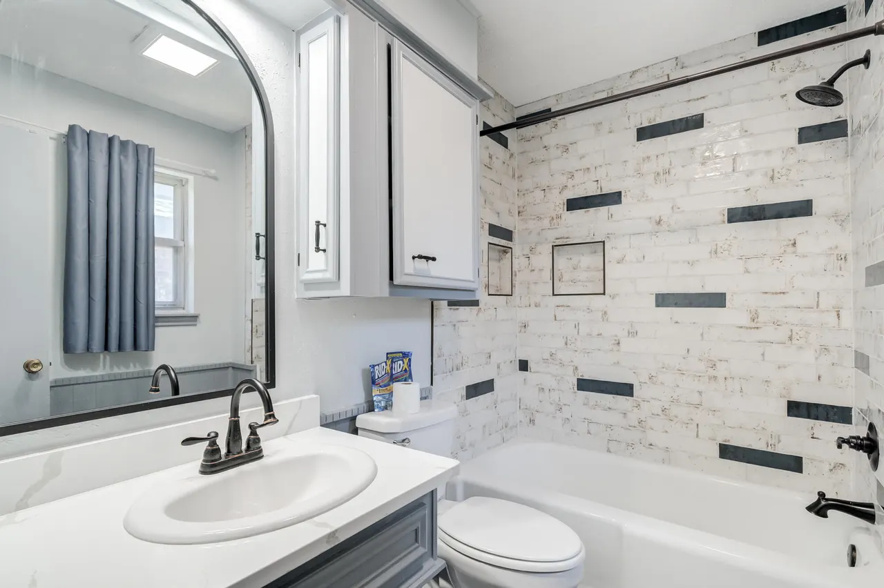 Photo 8 — 6902 Elgin Avenue, Lubbock, TX 79413