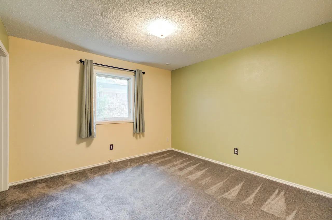 Photo 11 — 6902 Elgin Avenue, Lubbock, TX 79413