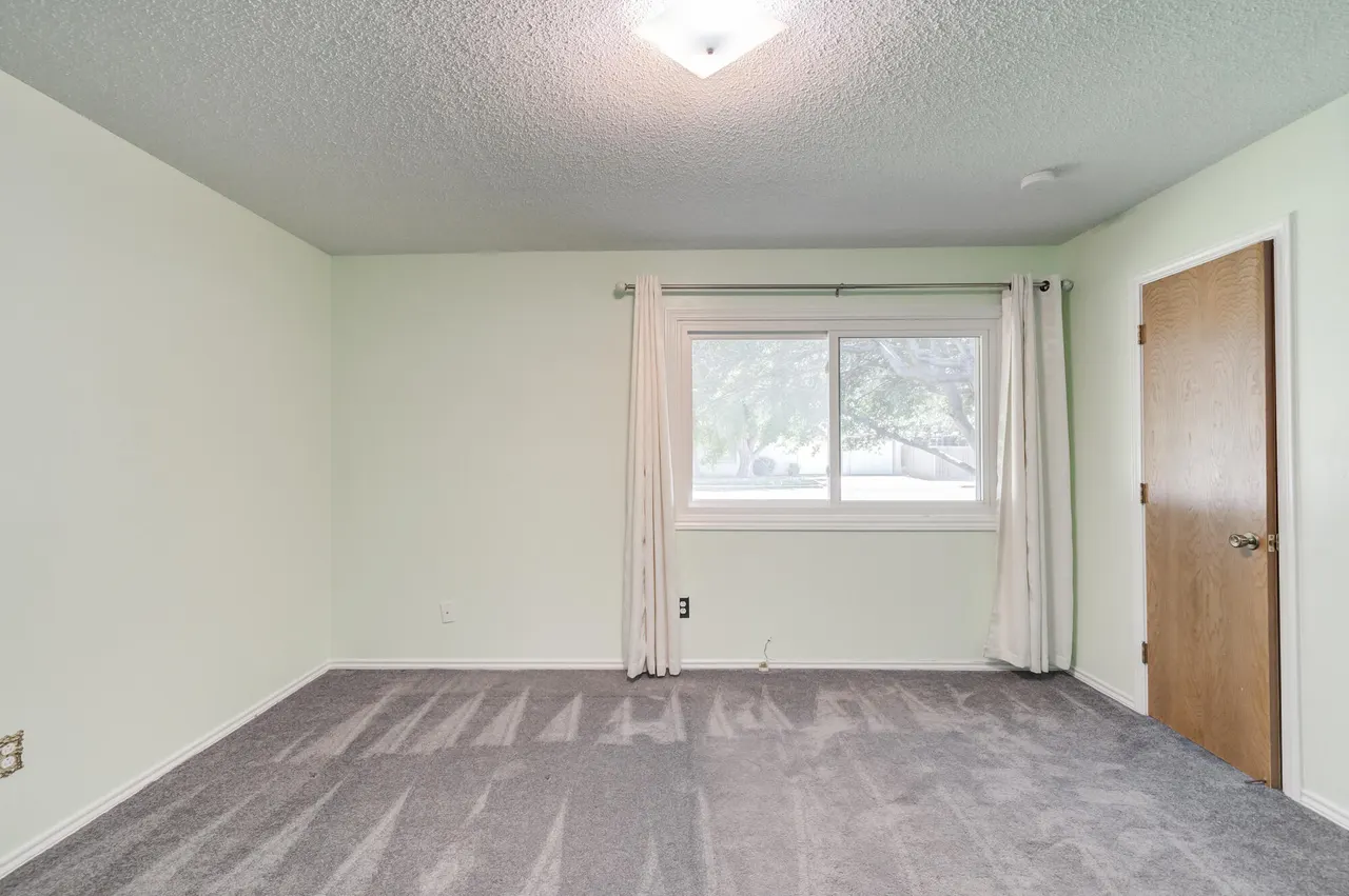 Photo 13 — 6902 Elgin Avenue, Lubbock, TX 79413
