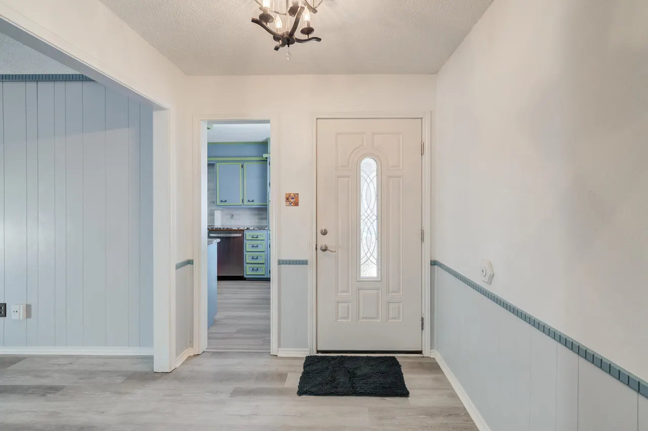 Photo 17 — 6902 Elgin Avenue, Lubbock, TX 79413
