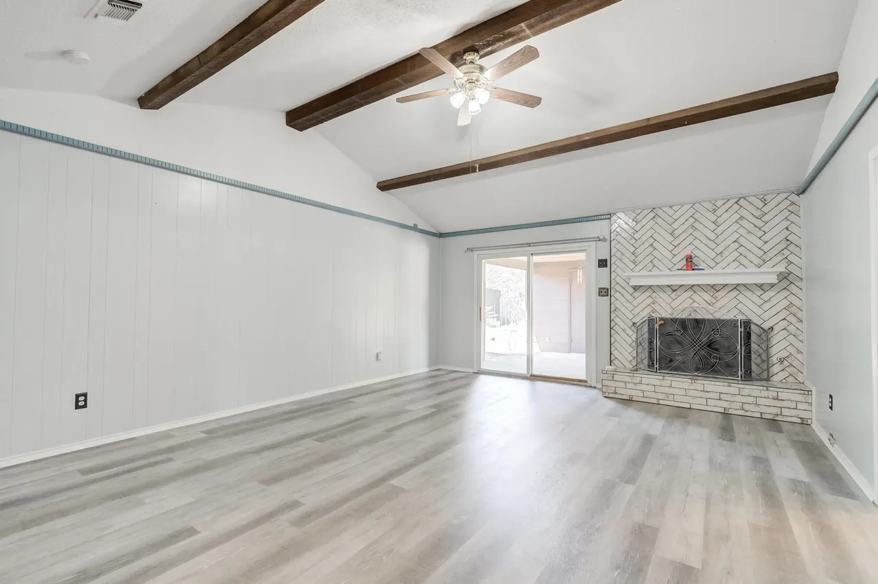 Photo 19 — 6902 Elgin Avenue, Lubbock, TX 79413