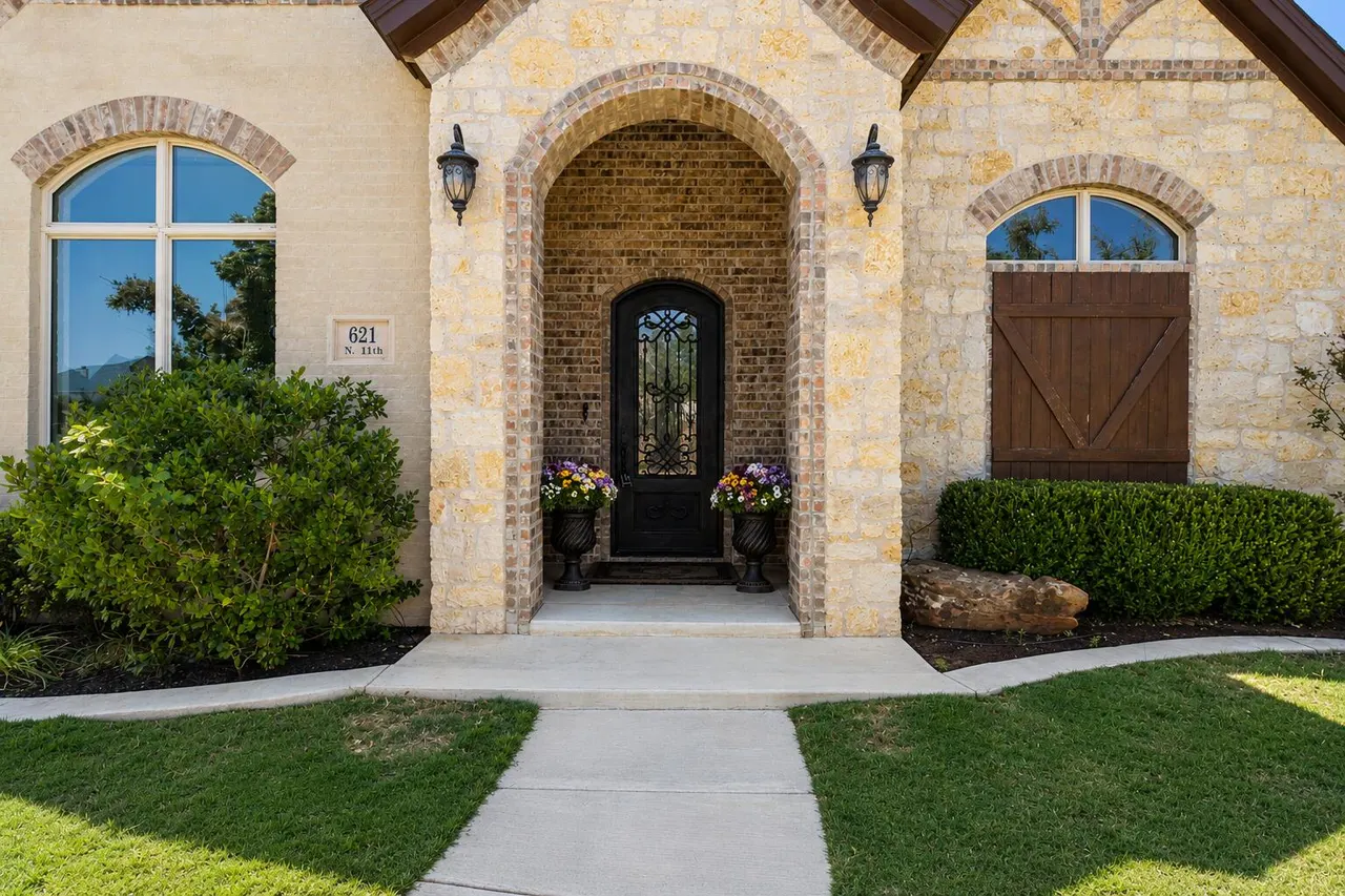 Photo 3 — 621 N 11th Street, Wolfforth, TX 79382