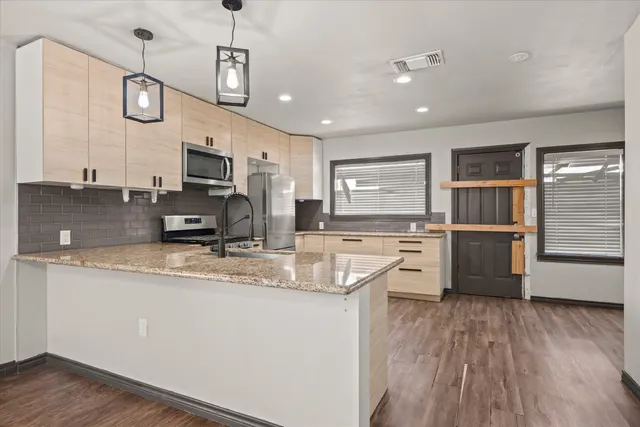 Photo 7 — 1924 23rd Street, Lubbock, TX 79411