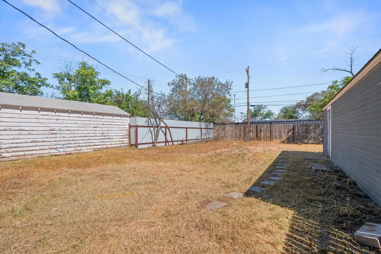 Photo 16 — 1924 23rd Street, Lubbock, TX 79411