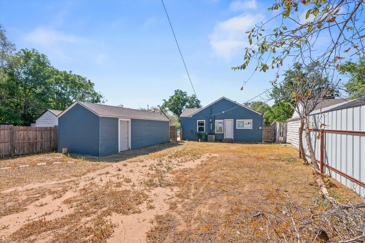 Photo 17 — 1924 23rd Street, Lubbock, TX 79411