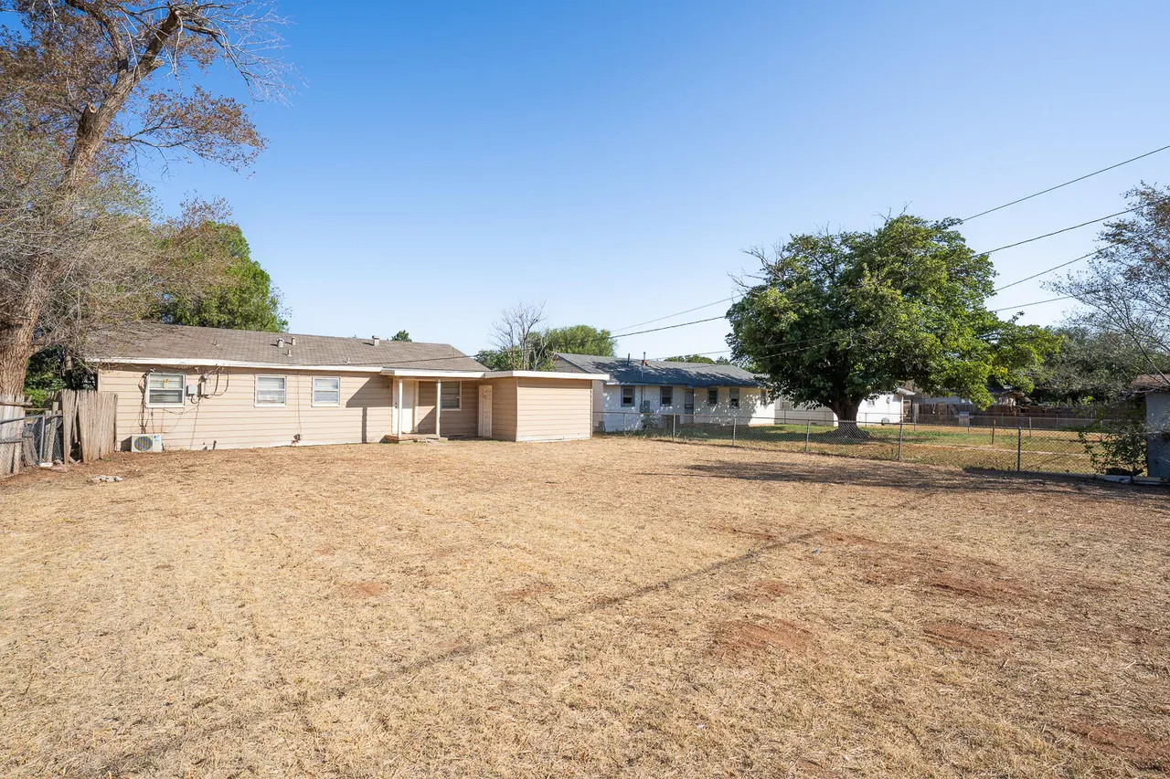 Photo 12 — 5419 Avenue D, Lubbock, TX 79404