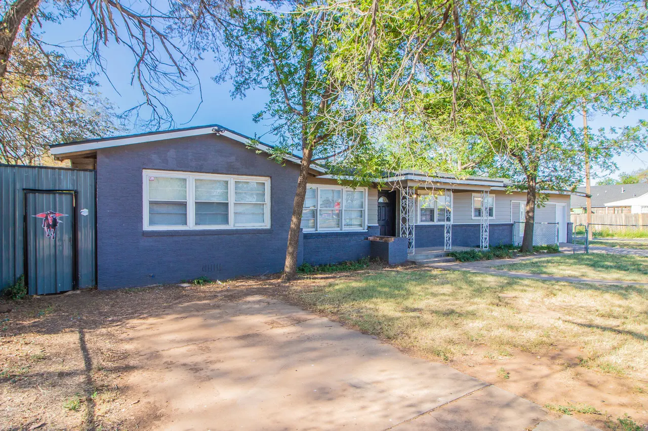 Photo 2 — 1925 22nd Street, Lubbock, TX 79411