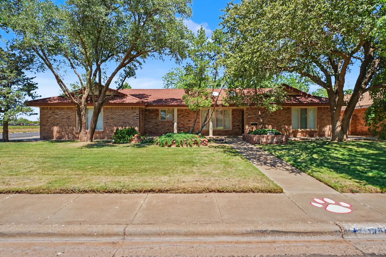 Front exterior — 1420 Quaker Street, Slaton, TX 79364