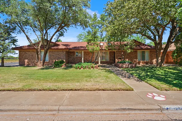 Front exterior — 1420 Quaker Street, Slaton, TX 79364