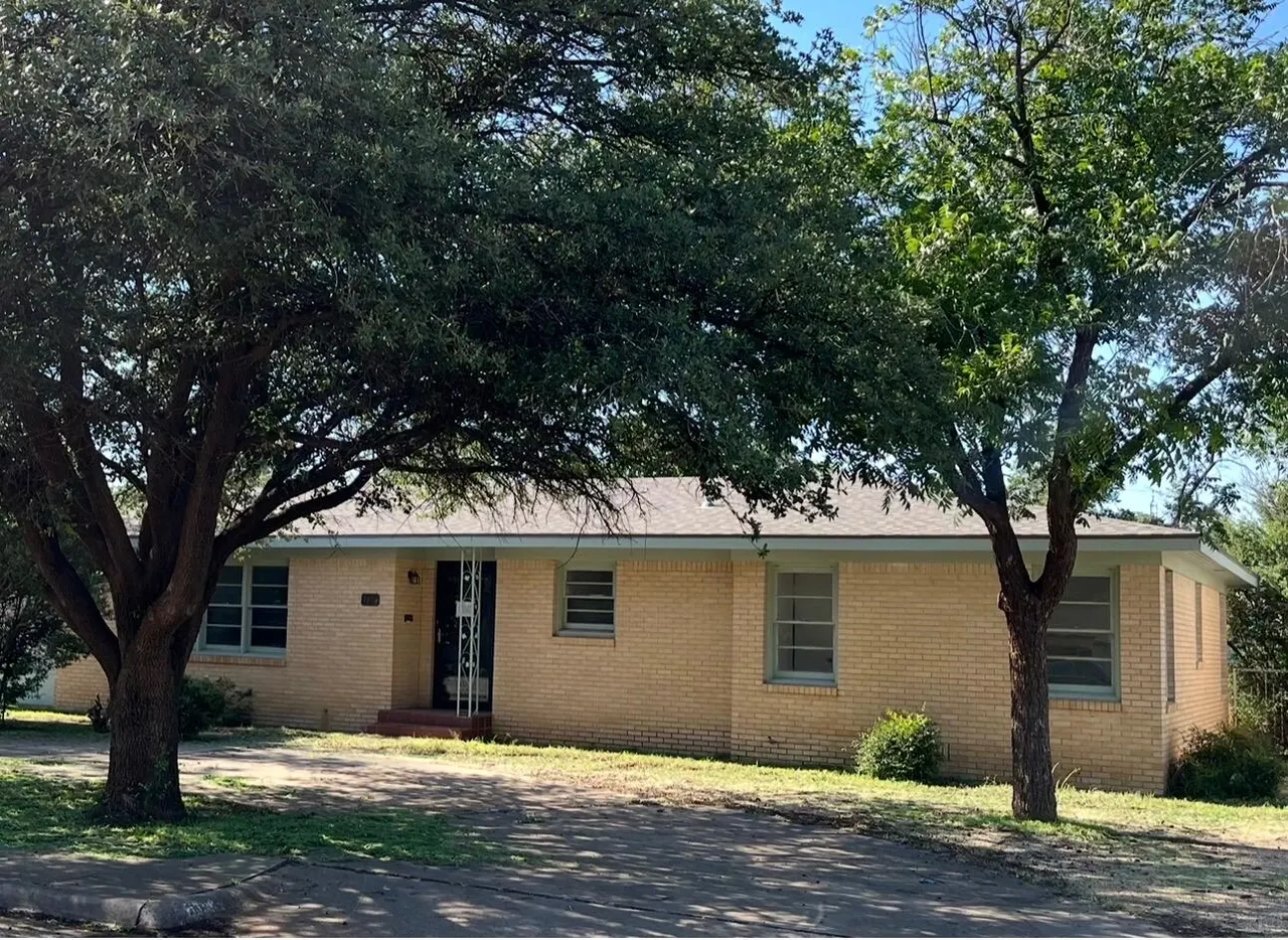 Front exterior — 1105 E Cardwell Street, Brownfield, TX 79316