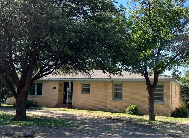 Front exterior — 1105 E Cardwell Street, Brownfield, TX 79316