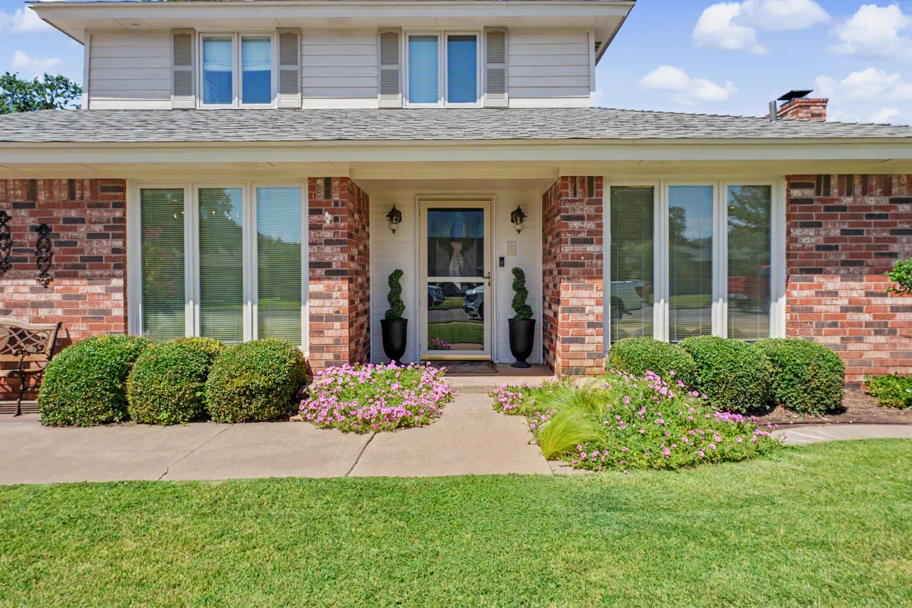 Photo 2 — 9708 Lynnhaven Avenue, Lubbock, TX 79423
