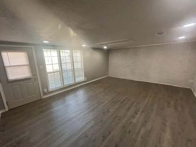 Photo 9 — 802 N Sherman Avenue, Levelland, TX 79336