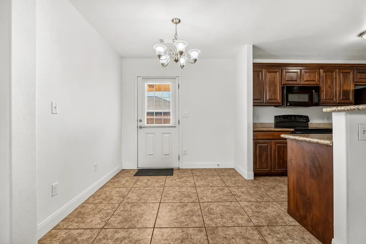 Photo 9 — 4803 Fordham Street, Lubbock, TX 79416