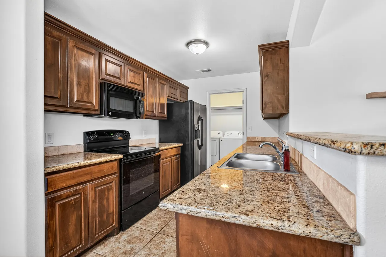 Photo 10 — 4803 Fordham Street, Lubbock, TX 79416
