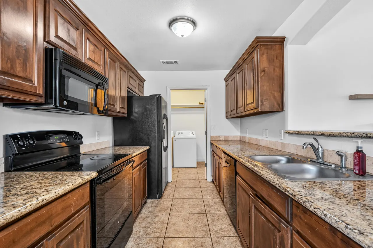 Photo 11 — 4803 Fordham Street, Lubbock, TX 79416