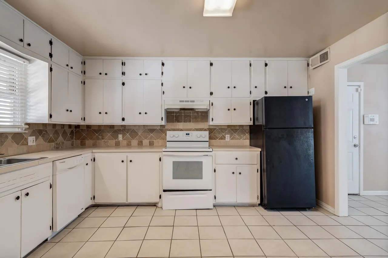 Photo 11 — 4205 39th Street, Lubbock, TX 79413